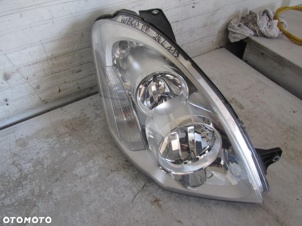 iveco daily 12r-> uk reflektor prawy przód - 1