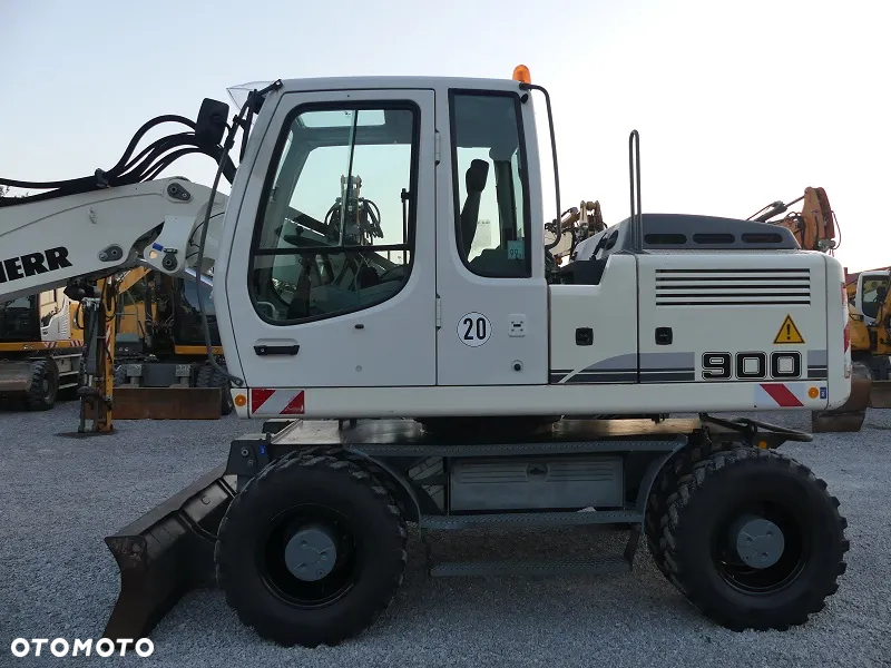 Liebherr A900C z Niemiec / Super Stan / - 30