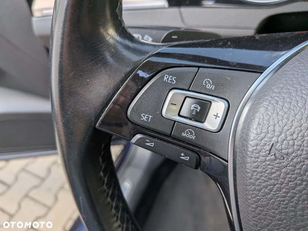 Volkswagen Passat 2.0 TDI SCR DSG Highline - 20
