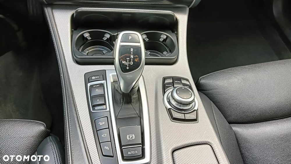 BMW Seria 5 550i xDrive - 23