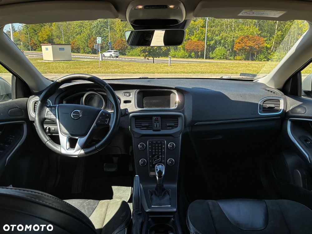 Volvo V40 D3 Drive-E SCR R-Design Momentum - 4