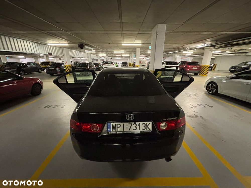 Honda Accord 2.0 Executive - 26