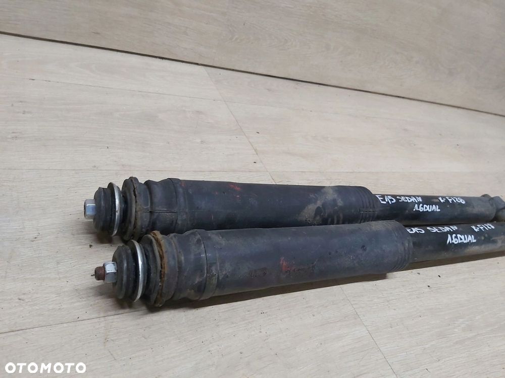 Toyota Corolla E15 amortyzator tył komplet - 3