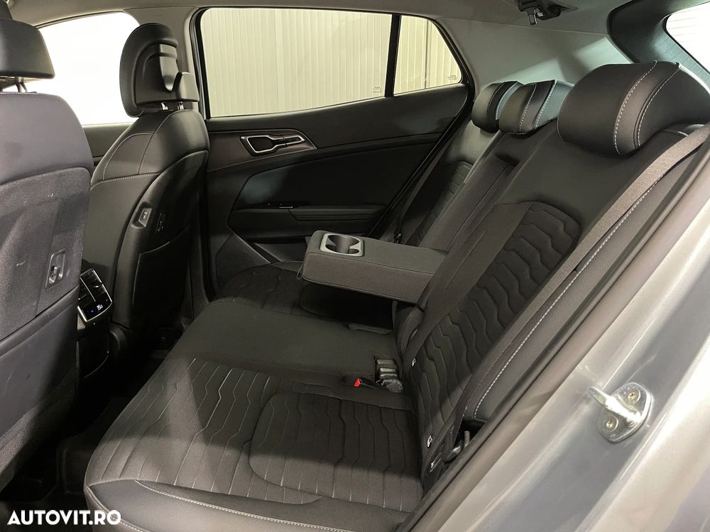 Kia Sportage 1.6 T-GDI HEV 6AT 4x2 Business Line - 13