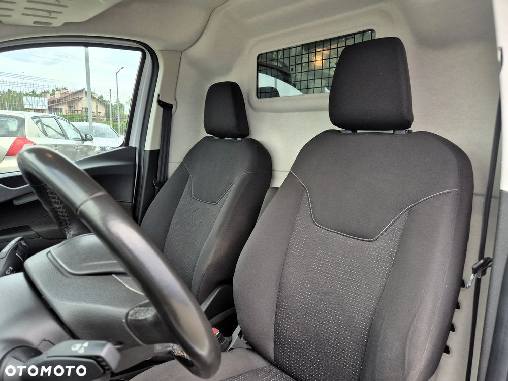 Ford Transit Courier - 12