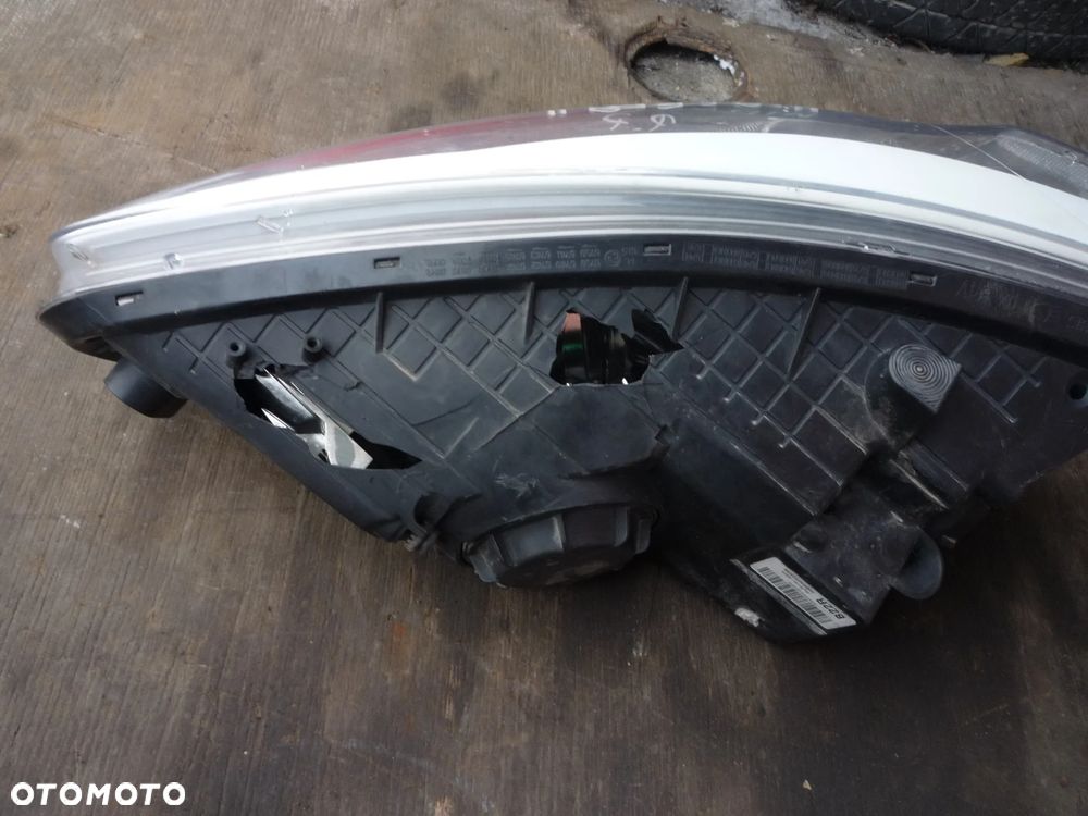 KIA CEED II LAMPA PRZEDNIA PRAWA USZKODZONA - 2