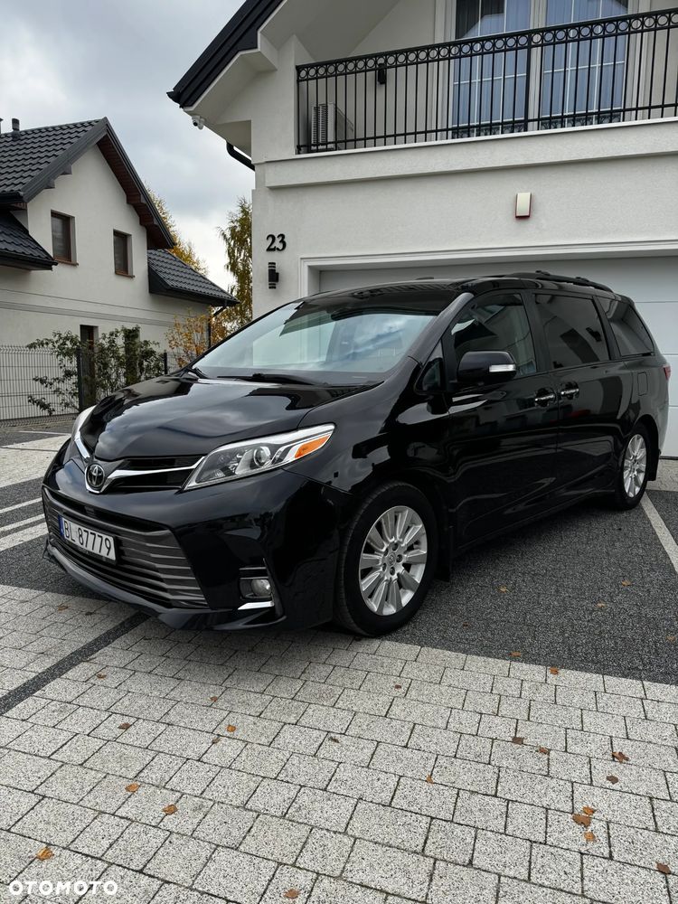 Toyota Sienna - 1
