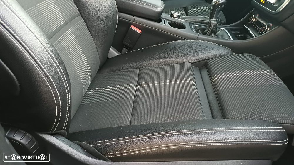 Mercedes-Benz GLA 180 d Urban - 25