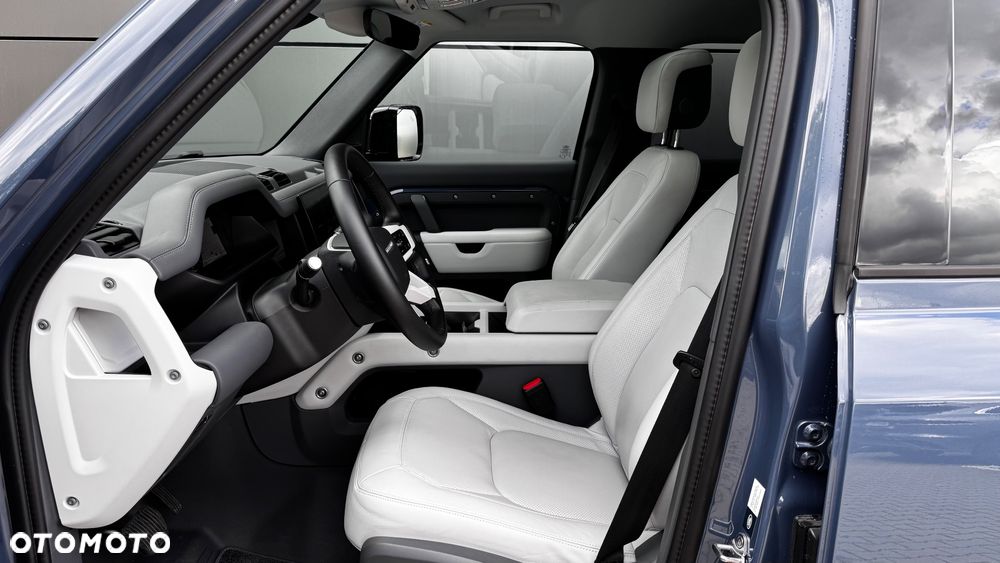 Land Rover Defender - 7