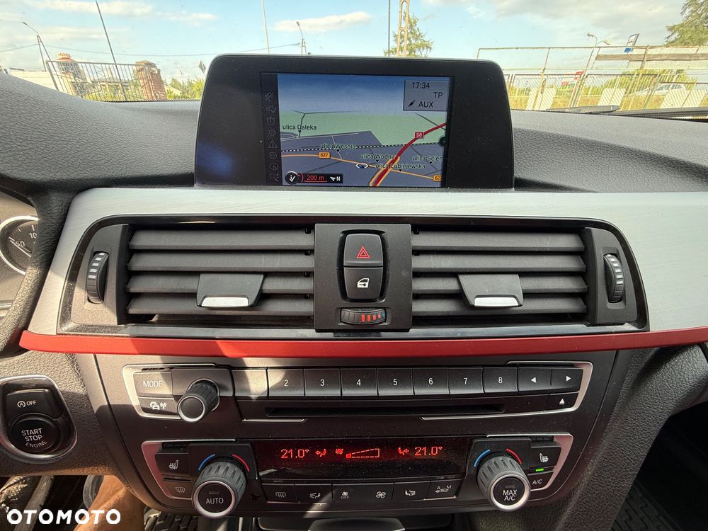 BMW Seria 3 320d Touring Blue Performance Sport Line - 39