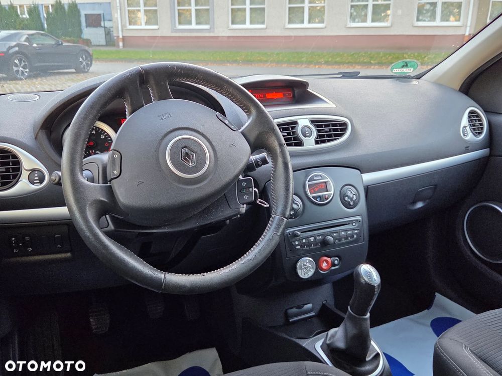 Renault Clio - 25