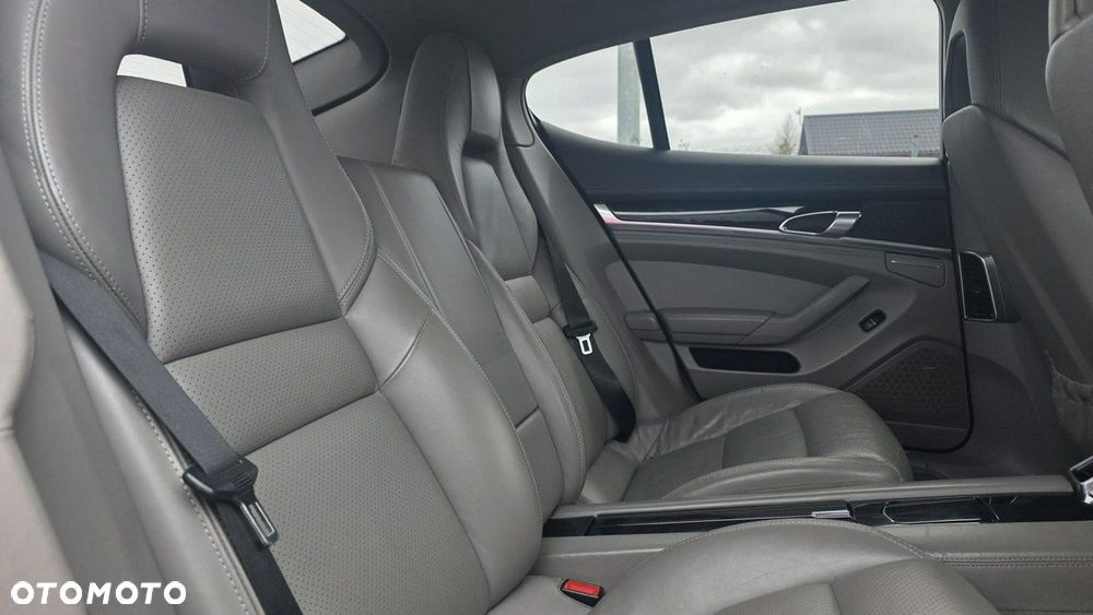 Porsche Panamera - 18
