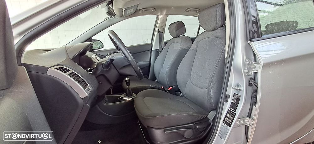 Hyundai i20 1.2 Comfort ESP - 9