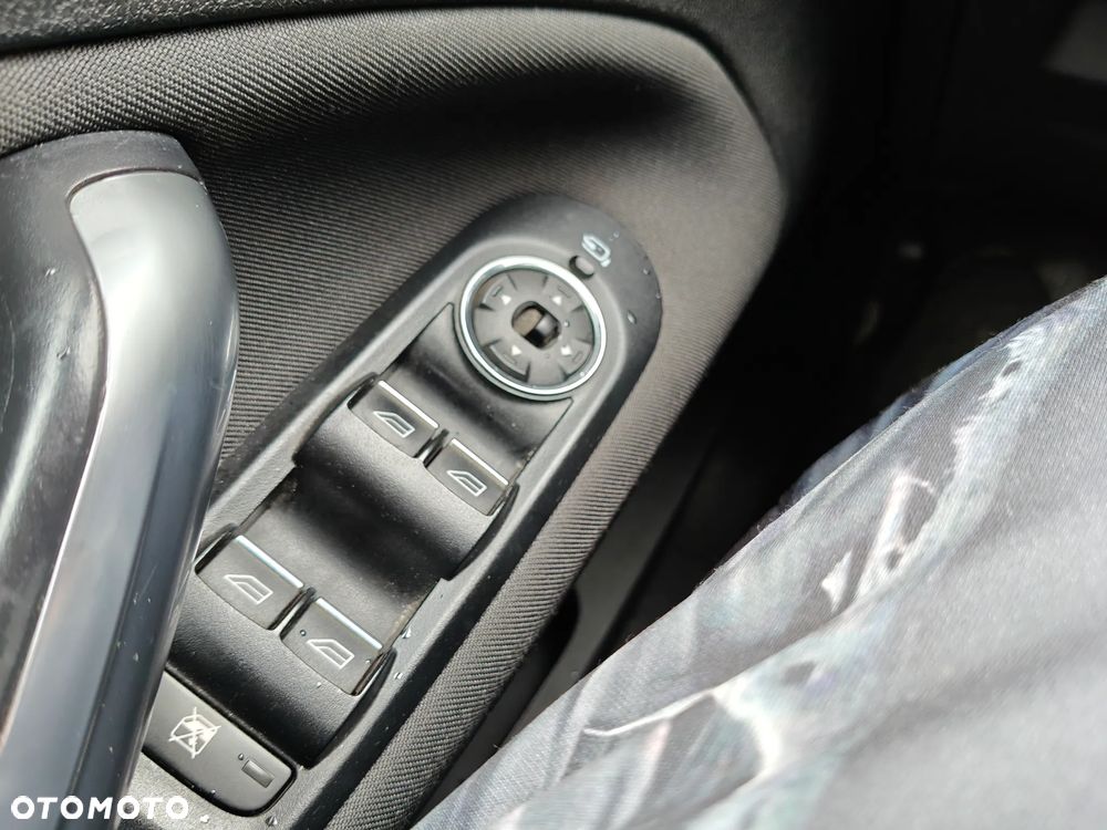 Ford Mondeo 2.0 T Ghia MPS6 - 23