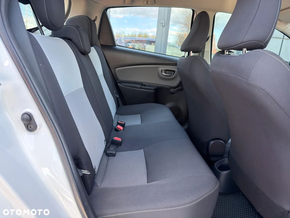 Toyota Yaris 1.5 Premium CVT - 29