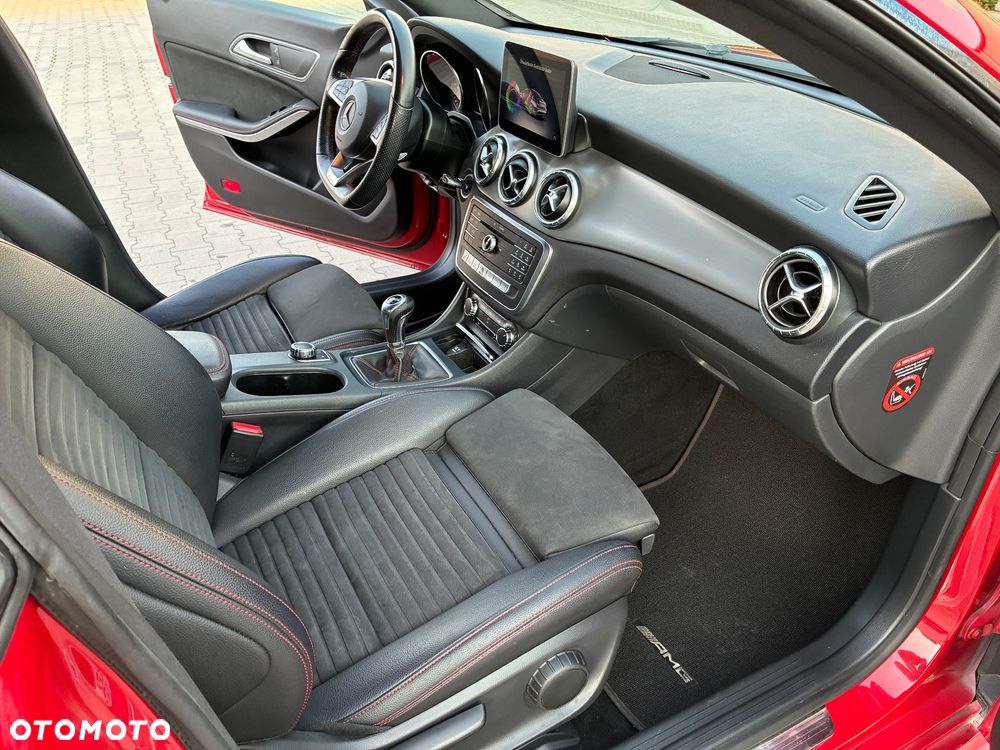Mercedes-Benz CLA 180 AMG Line - 15