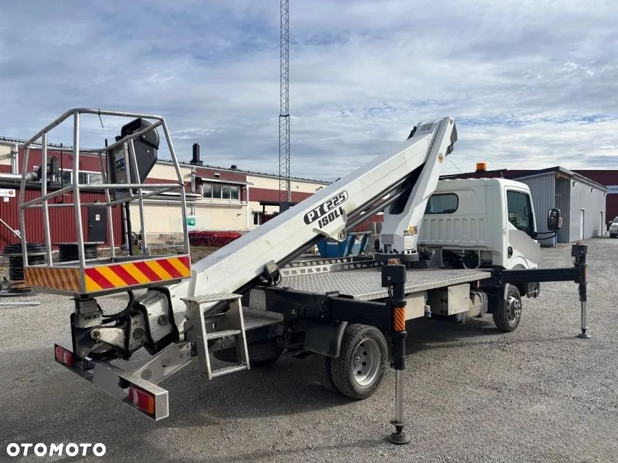 Nissan Cabster N400 - 2