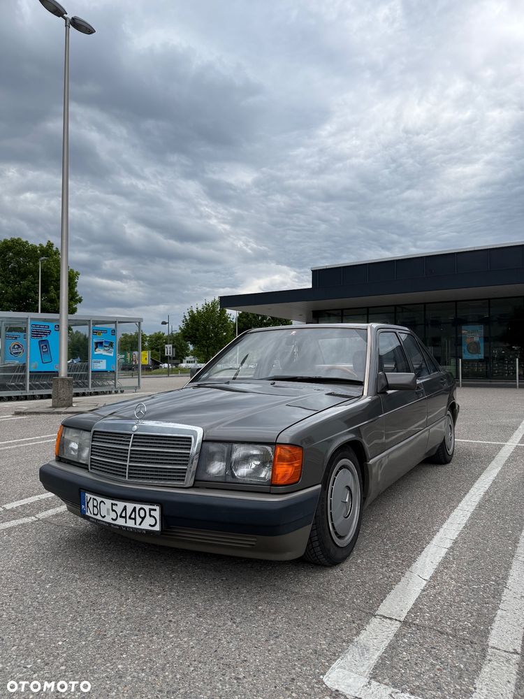 Mercedes-Benz W201 (190) - 1