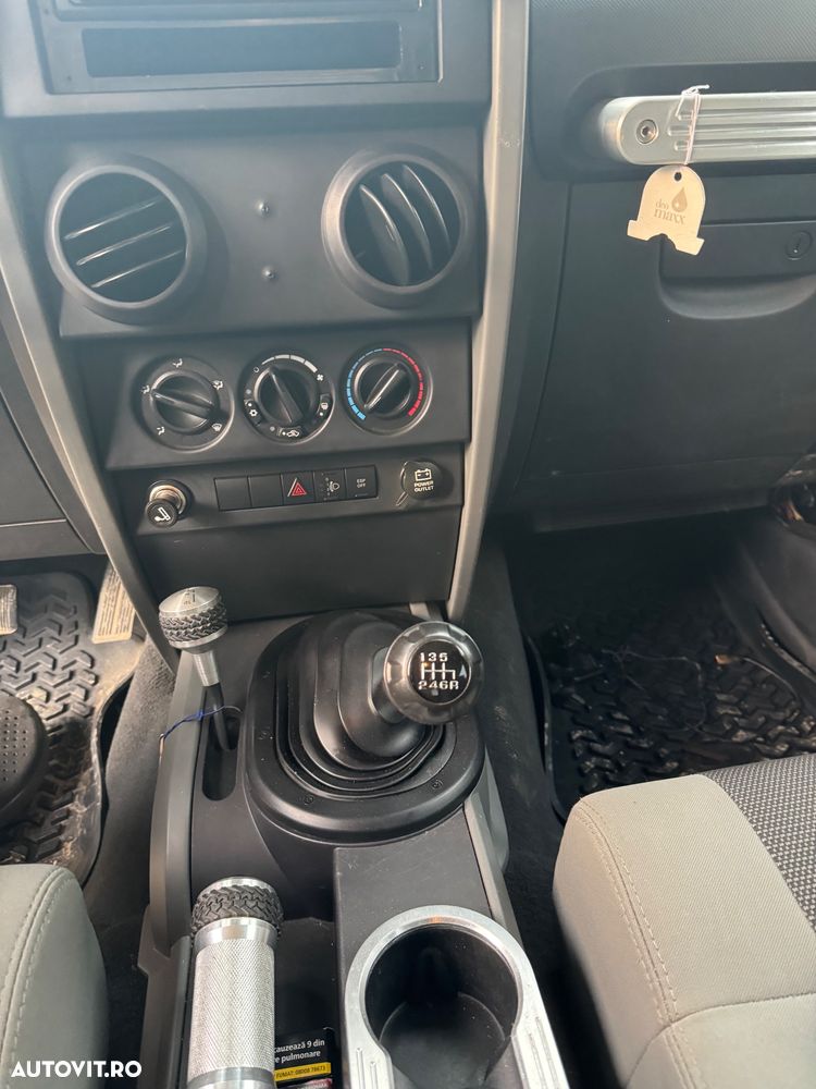 Jeep Wrangler - 11