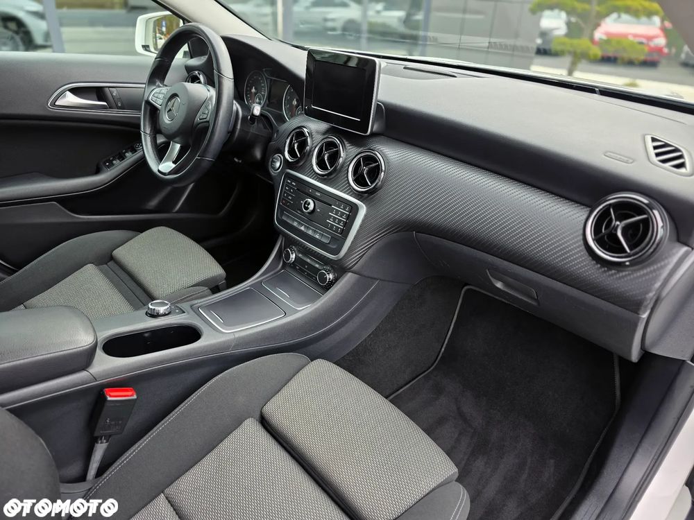 Mercedes-Benz GLA 180 7G-DCT Style - 15