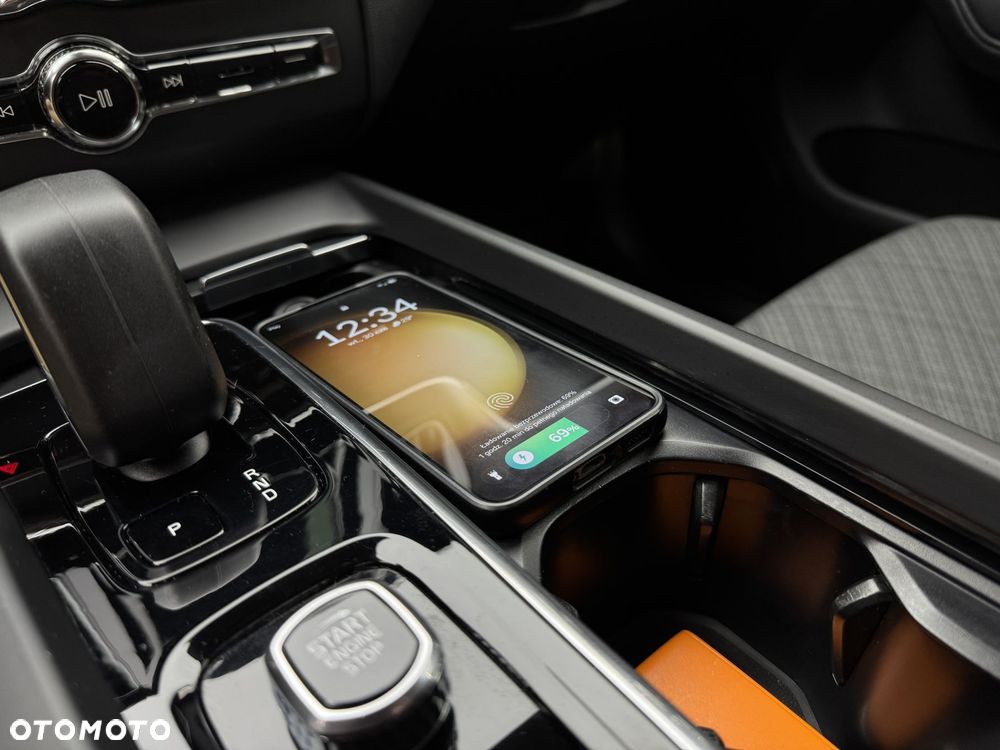 Volvo XC 60 B4 D AWD Momentum Pro - 27