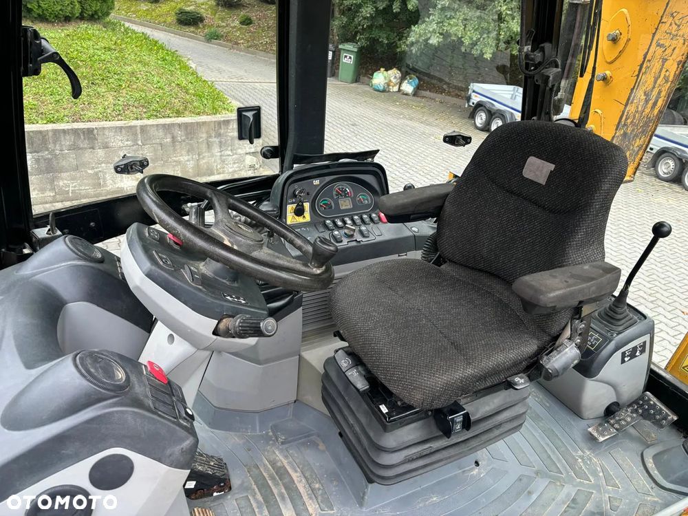 Caterpillar 428F - 8