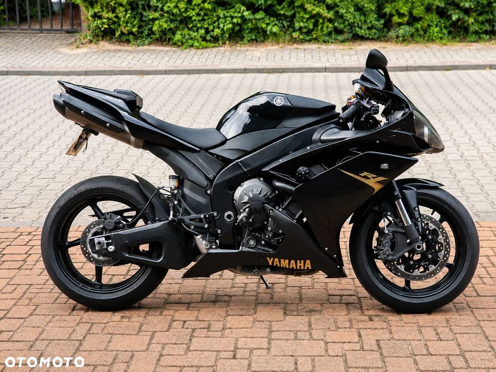 Yamaha R1 - 1