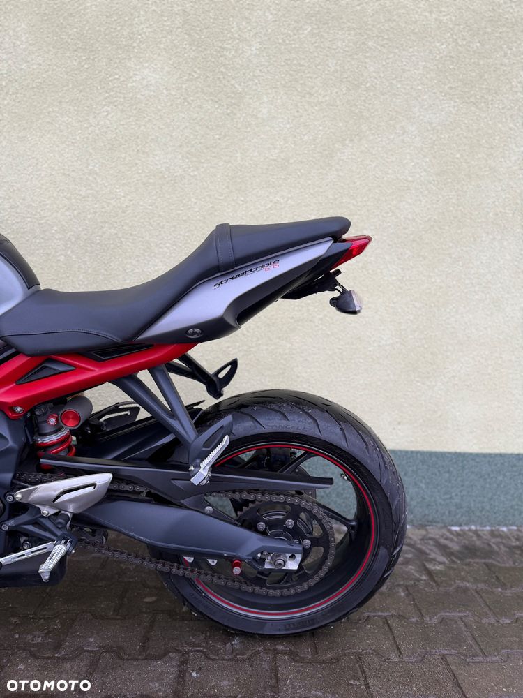 Triumph Street Triple - 23