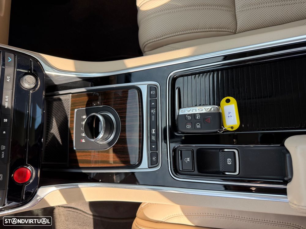 Jaguar XF 2.0 D Prestige Aut. - 31