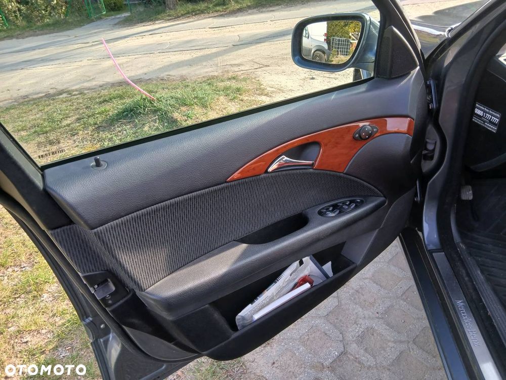 Mercedes-Benz Klasa E 200 Kompressor Automatik Classic - 13