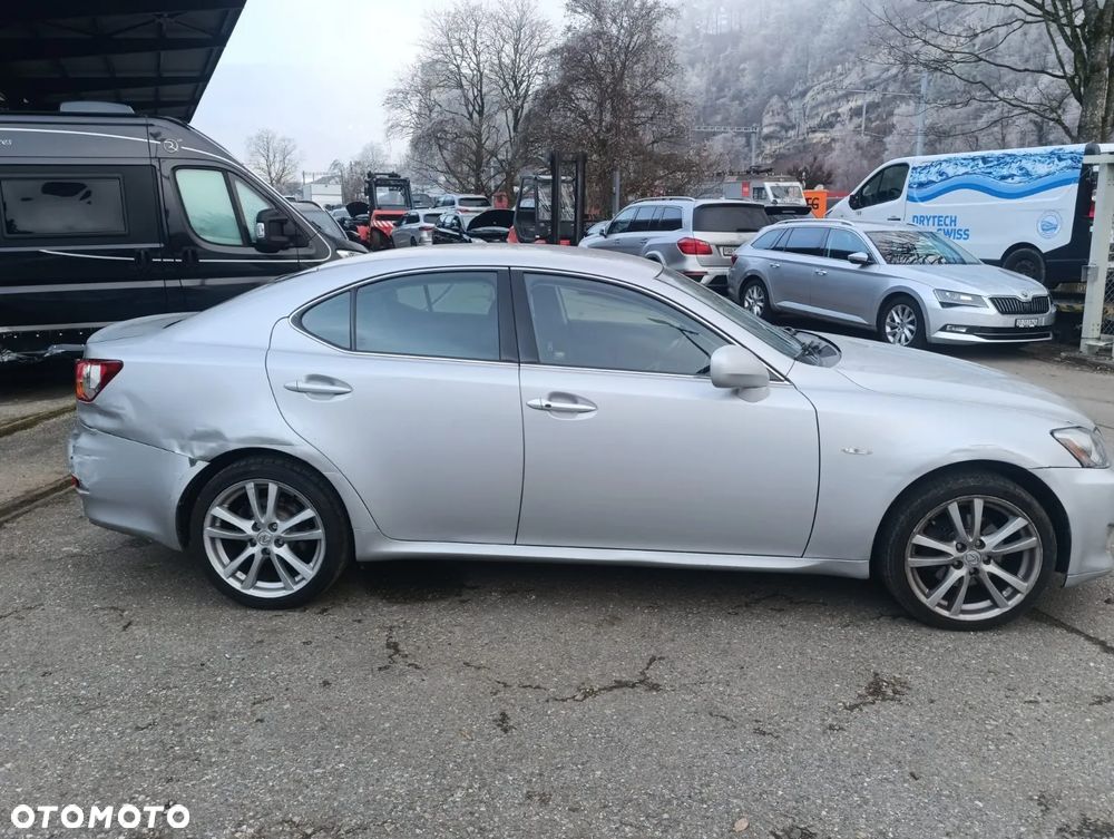 Lexus IS 220d - 4