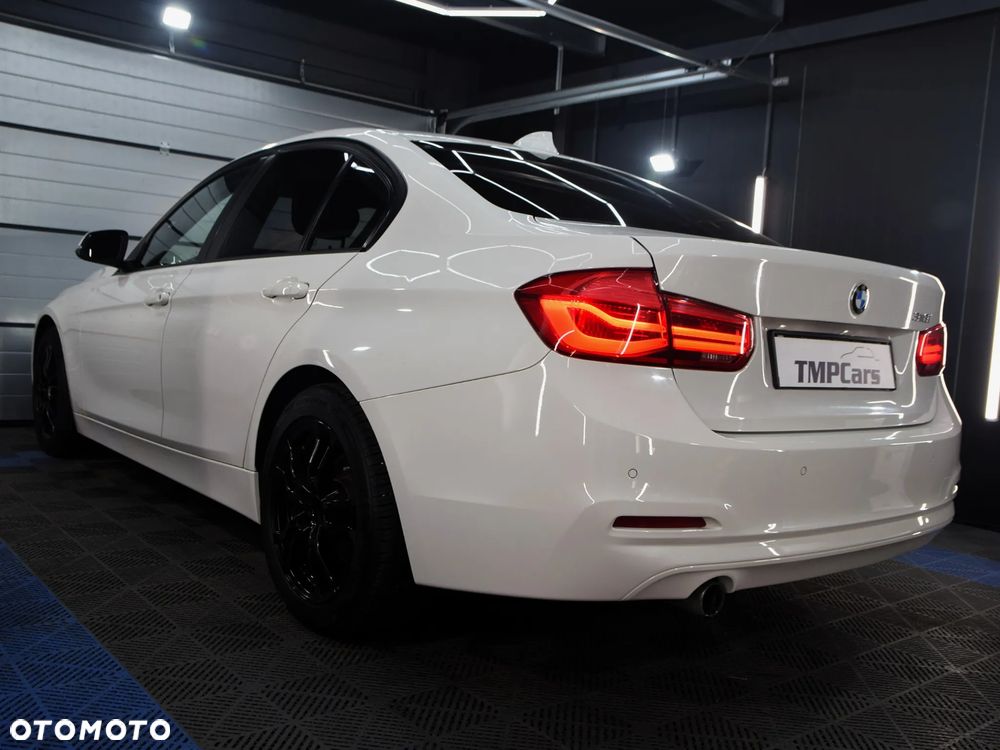 BMW Seria 3 318i - 4