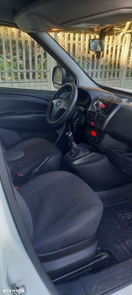 Opel COMBO - 23