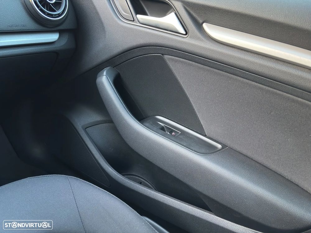 Audi A3 Sportback 1.6 TDI Attraction Ultra - 17