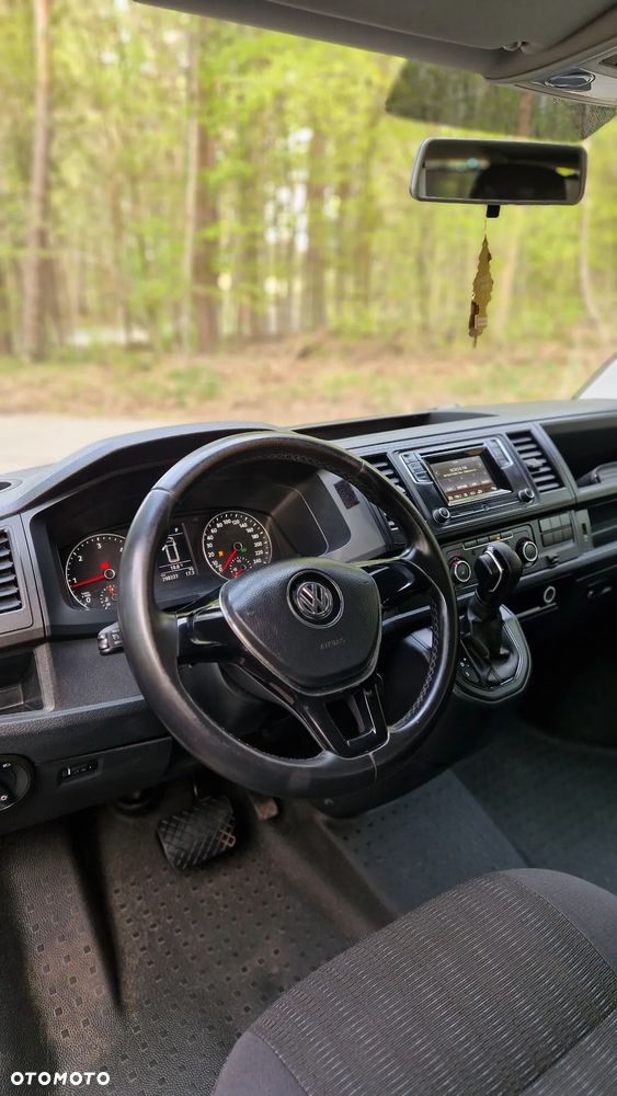 Volkswagen Caravelle - 8
