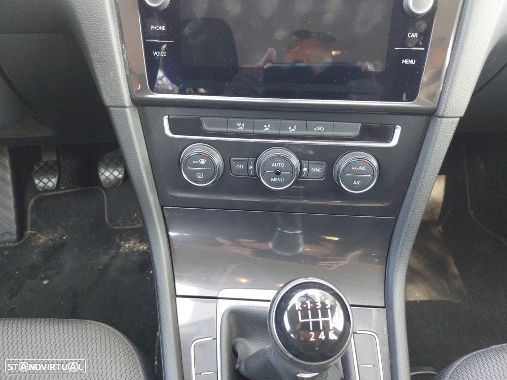 VW Golf 1.0 TSI Confortline - 19