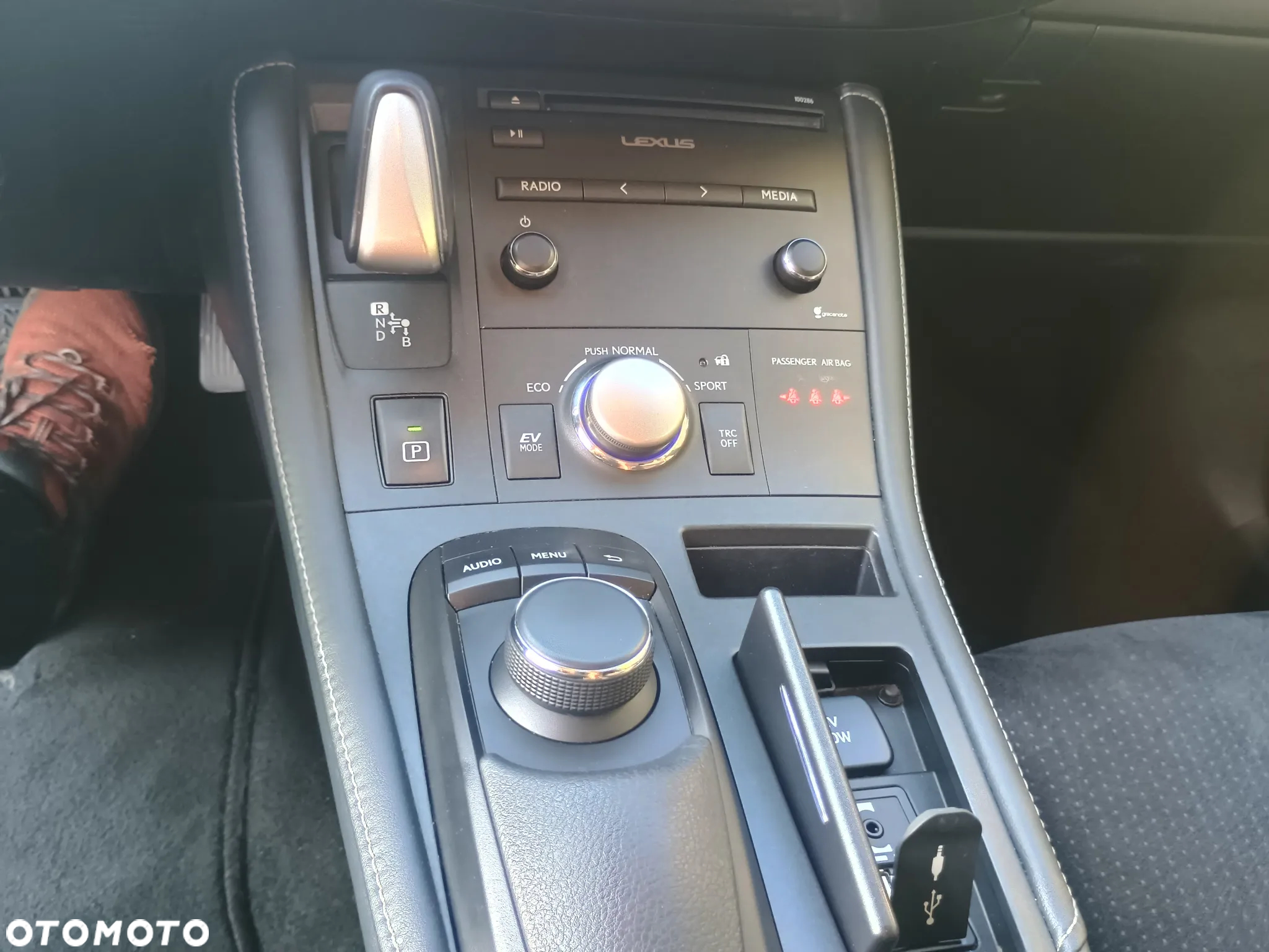 Lexus CT 200h - 11