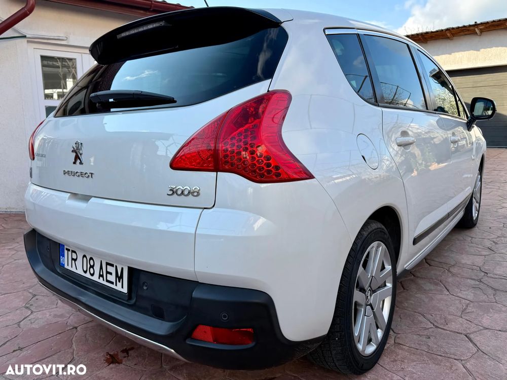 Peugeot 3008 HYbrid4 - 5