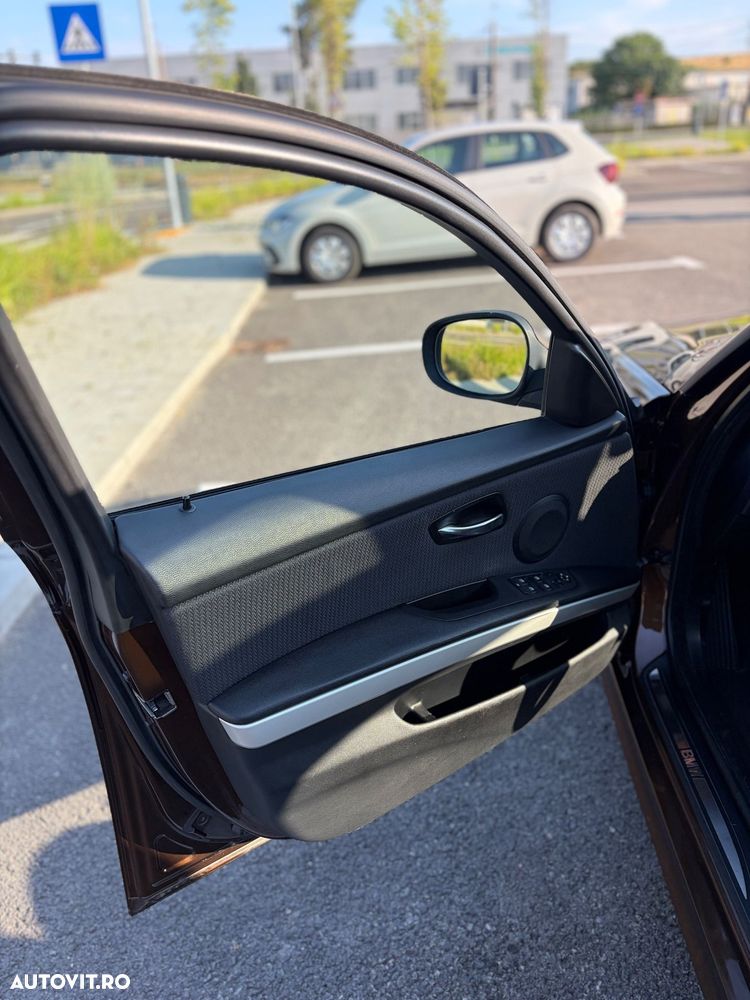 BMW Seria 3 320d - 24