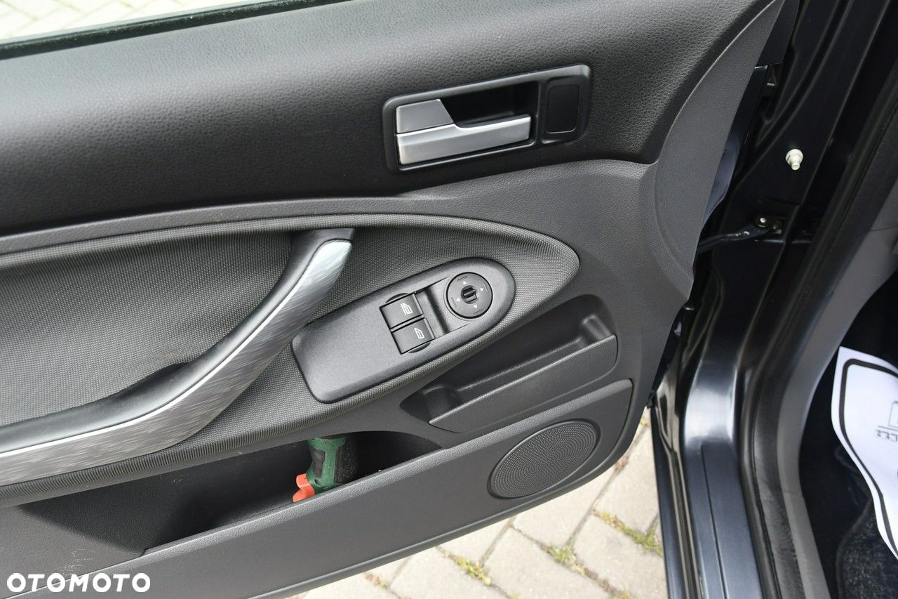 Ford C-MAX - 12