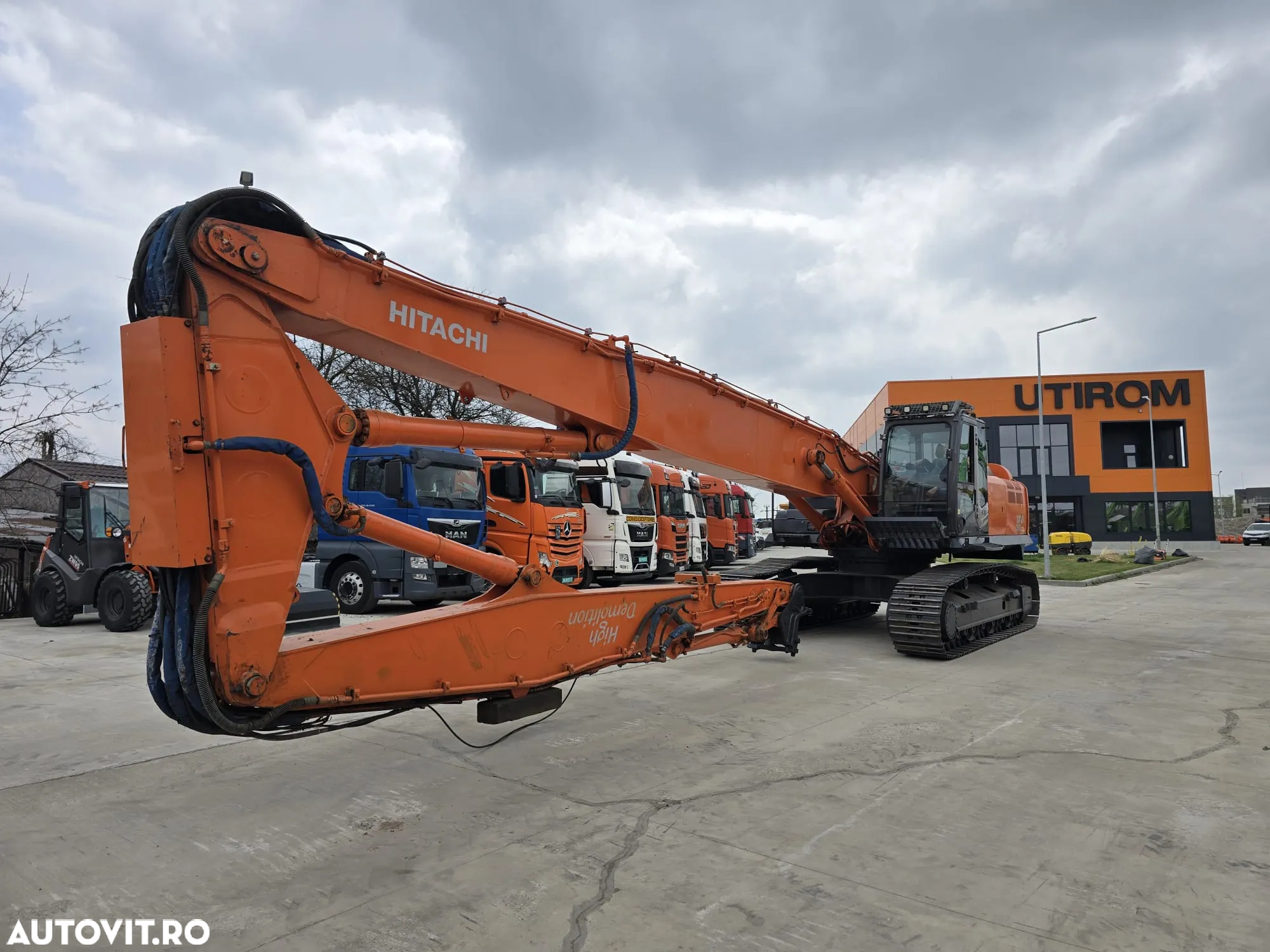 Hitachi EXCAVATOR PETRU DEMOLARI brate la 21m, 37t, 3 brate, cupla rapida, inst picon, inst rotire, 8.209h, ZX350-3, an 2006, senile 70% bune, AC, computer 96900 EUR+Tva - 10
