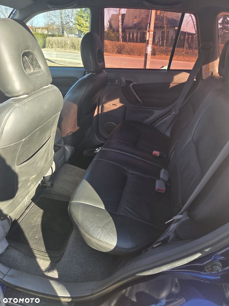 Toyota RAV4 - 6