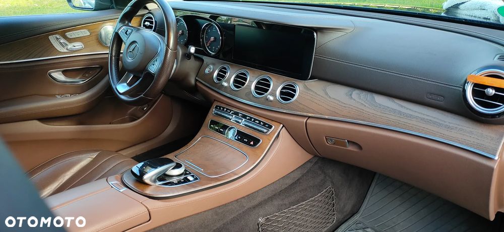 Mercedes-Benz Klasa E 220 d 4Matic 9G-TRONIC AMG Line - 3