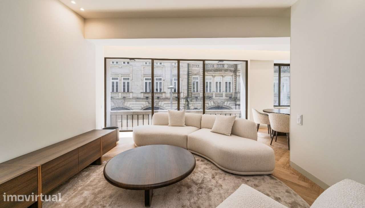 Apartamento T2 de charme com varanda à venda no centro do Porto - Grande imagem: 2/23