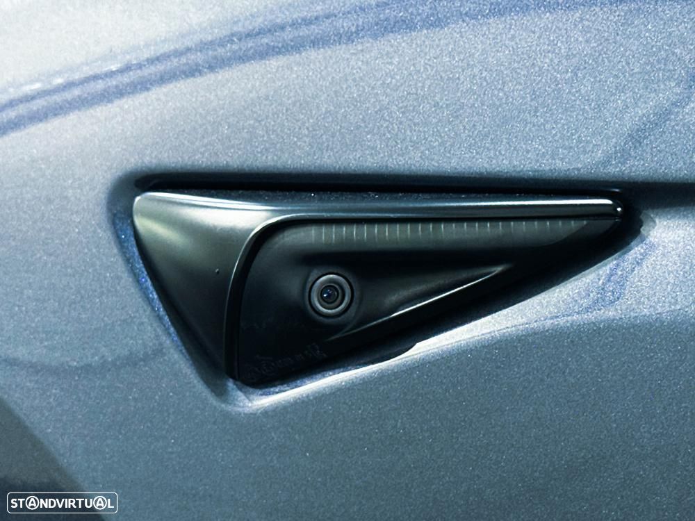 Tesla Model Y - 18