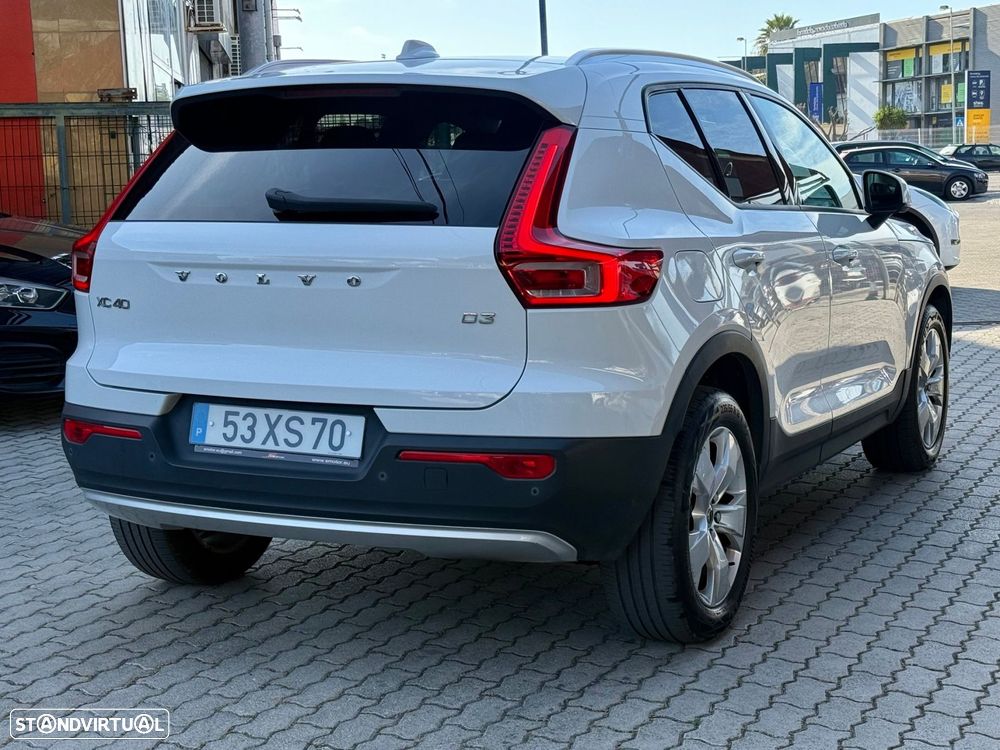Volvo XC 40 2.0 D3 Momentum Geartronic - 4