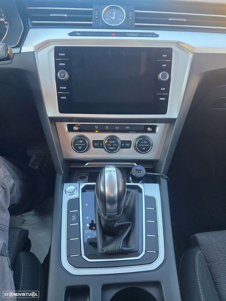 VW Passat Variant 2.0 TDi Highline DSG - 24