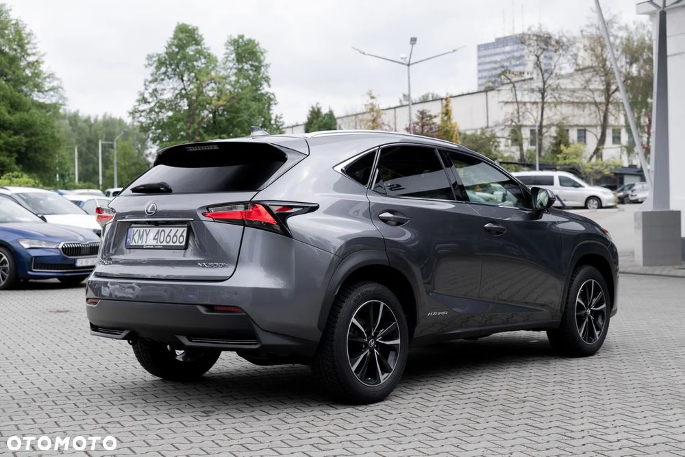 Lexus NX 300h Prestige AWD - 8