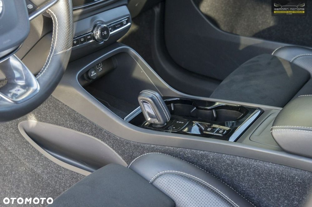 Volvo XC 40 - 25