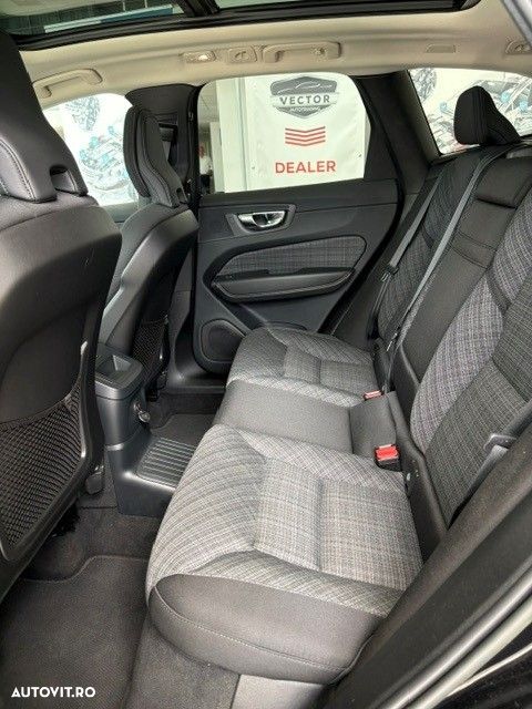VOLVO XC60 2023 — imagine 12